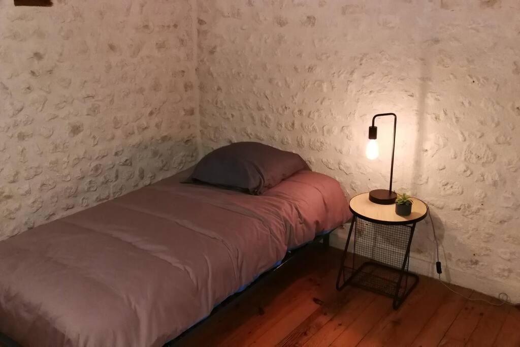 Maison Charentaise A La Campagne Becheresse Esterno foto